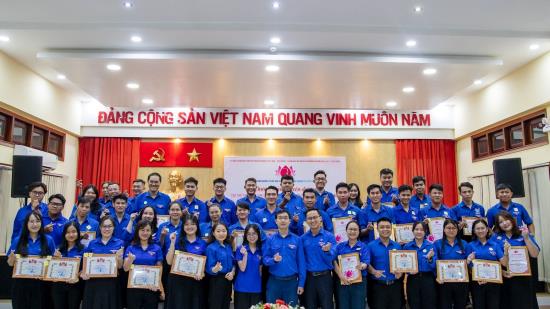 💫 Cán bộ Đoàn Cao đẳng CTIM vinh dự được tuyên dương "Thanh niên tiên tiến làm theo lời Bác" và "Cán bộ Đoàn tiêu biểu" năm 2025 💫