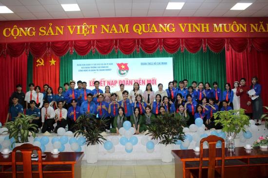 🌟 LỄ KẾT NẠP ĐOÀN VIÊN MỚI 2024 – TUỔI TRẺ NHIỆT HUYẾT, TIẾP BƯỚC LÝ TƯỞNG 🌟