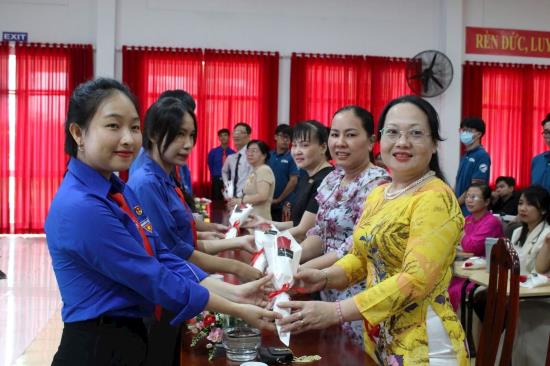 CHÀO MỪNG NGÀY NHÀ GIÁO VIỆT NAM 20/11/2025