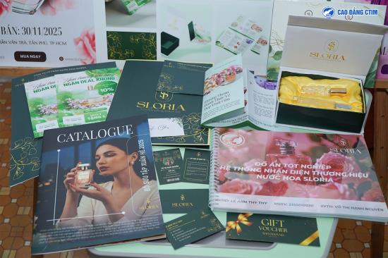 Sinh viên khóa 25 ngành Công nghệ Thông tin – chuyên ngành Thiết kế Đồ họa đang bước vào giai đoạn quan trọng nhất của hành trình học tập tại CTIM: trưng bày sản phẩm và chuẩn bị chấm đồ án tốt nghiệp.