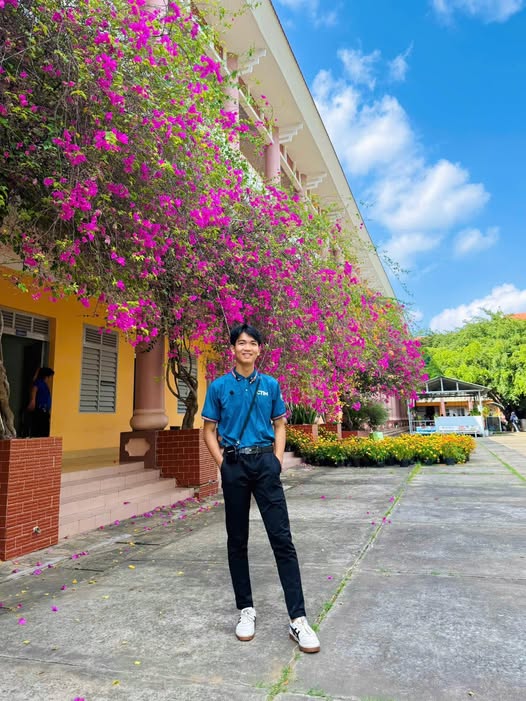 📸 Ngôi trường cấp 3 ở Bến Tre (cũ) có view hoa giấy “xịn sò” khiến ai đi ngang cũng phải dừng lại check-in!