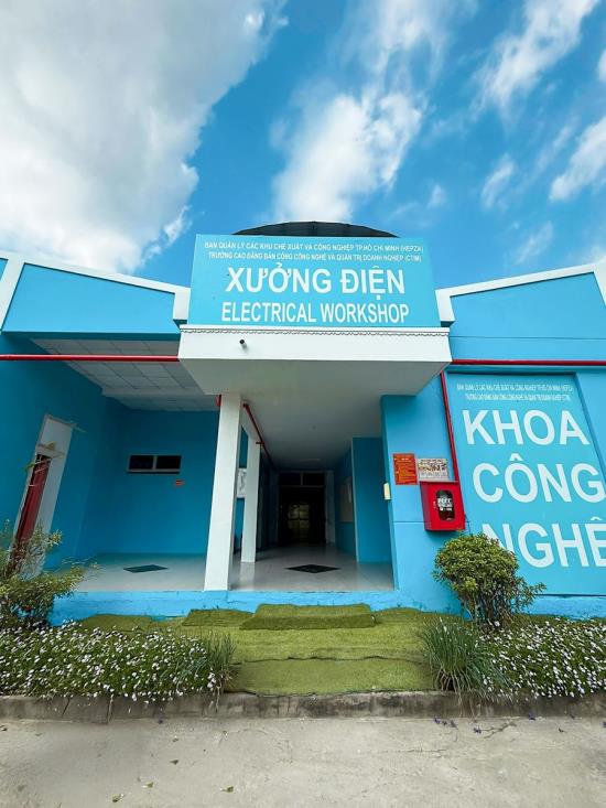 XƯỞNG THỰC TẬP CTIM - THAY ÁO MỚI