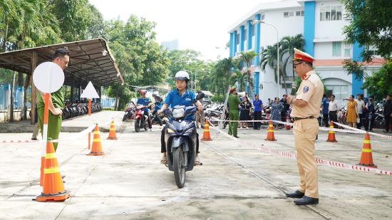 Cao đẳng CTIM tổ chức tuyên truyền an toàn giao thông và hướng dẫn kỹ năng phòng cháy, chữa cháy