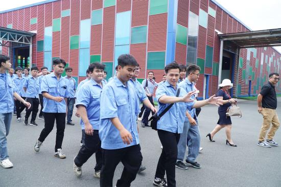 Sinh viên Khoa Công nghệ CTIM tham quan thực tế tại Công ty TNHH Trưng Bày Sáng Tạo KINGWOOD Việt Nam