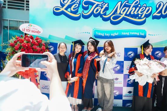 Tân cử nhân CTIM rạng rỡ ngày tốt nghiệp 2026