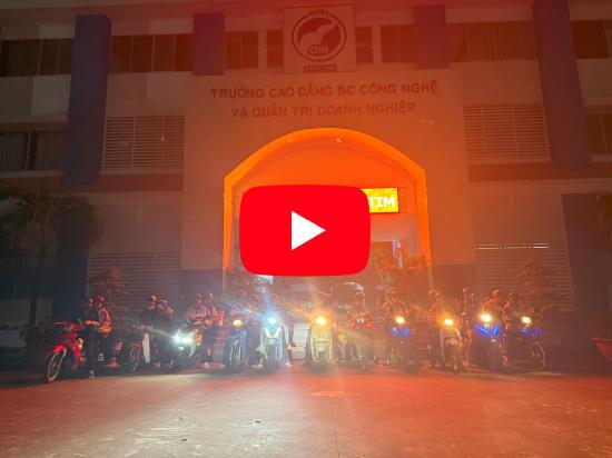 Chương trình "Cho đi là còn mãi". Đoàn viên thanh niên CTIM ra quân phát quà đêm cho các hoàn cảnh khó khăn