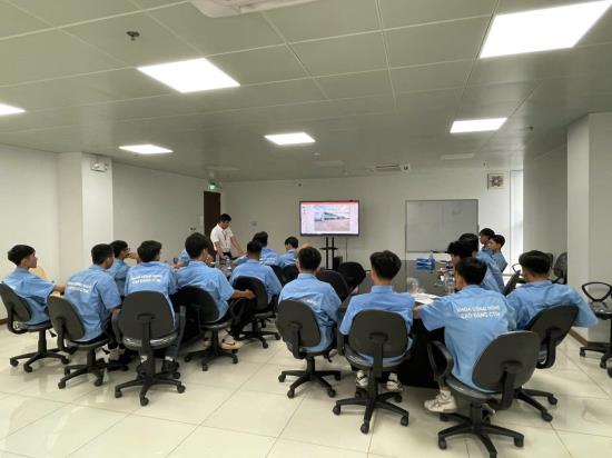 NGÀY ĐẦU TIÊN SINH VIÊN KHÓA 25 ĐIỆN ĐIỆN TỬ, CƠ KHÍ CTIM ĐI THỰC TẬP