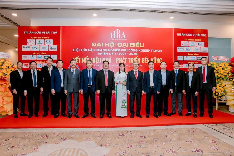 Sinh viên Kế toán K26 tham quan Hội chợ ngành Bánh tại SECC