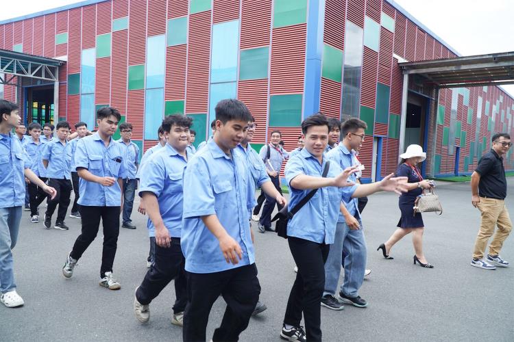 Sinh viên Khoa Công nghệ CTIM tham quan thực tế tại Công ty TNHH Trưng Bày Sáng Tạo KINGWOOD Việt Nam