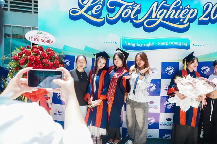Tân cử nhân CTIM rạng rỡ ngày tốt nghiệp 2026