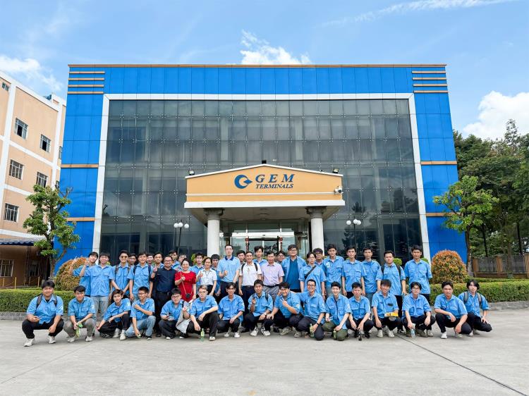 Sinh viên Khoa Công nghệ CTIM tham quan thực tế tại Công ty TNHH Điện tử và Ngũ kim GEM Việt Nam