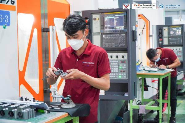 Ngành Cơ khí học môn gì, ra trường sẽ làm công việc nào?