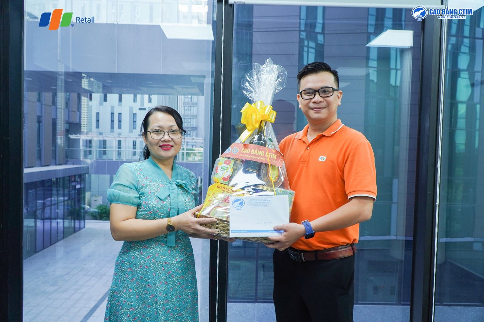 Cao-dang-ctim-ghe-tham-va-chuc-tet-fpt-retail