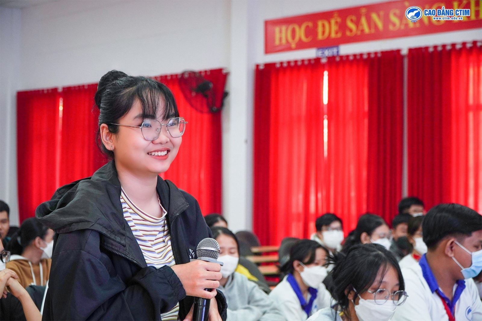 TALKSHOW%20-%20QUAN-LY-BAN-THAN-VUOT-QUA-SU-TRI-HOAN-TAI-%20CAO-DANG-CTIM-CUNG-FPT-TELECOM%20(10.