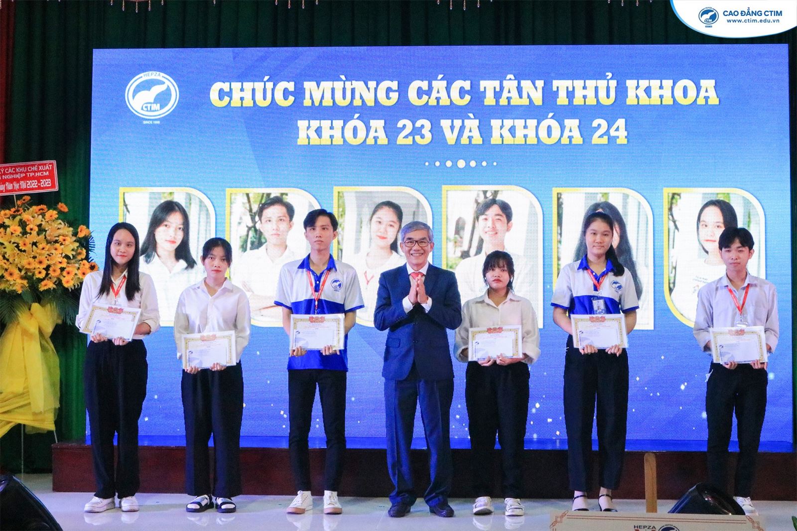 cac-ban-thu-khoa-dau-vao.