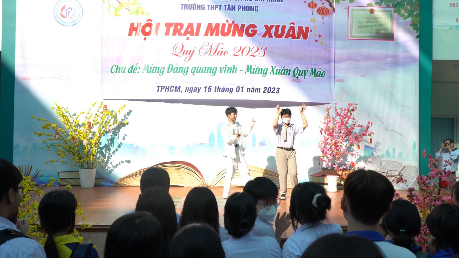 cao-%c4%91ang-ctim-giao-luu-van-nghe-cung-cac-ban-hoc-sinh-truong-thpt-tan-phong