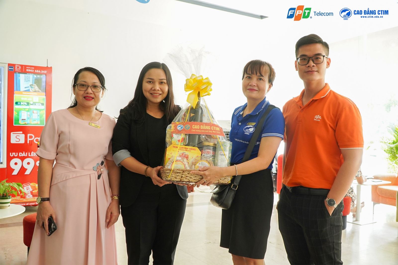 cao-dang-ctim-ghe-tham-va-chuc-tet-fpt-telecom