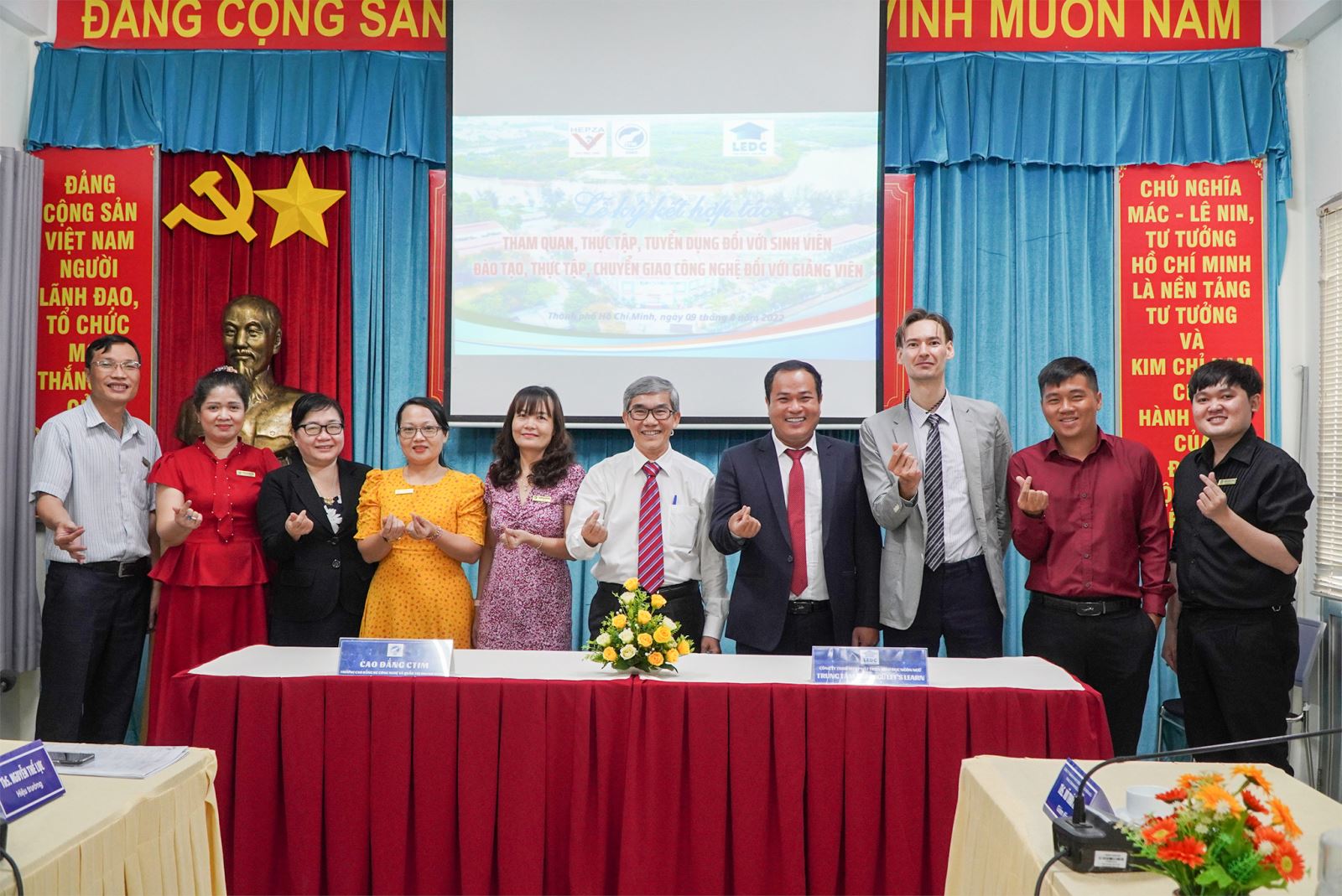 cao-dang-ctim-ky-ket-voi-trung-tam-ngoai-ngu-let''s-learn