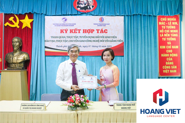 Ký kết hợp tác tuyển dụng với Trung tâm Ngoại ngữ Hoàng Việt