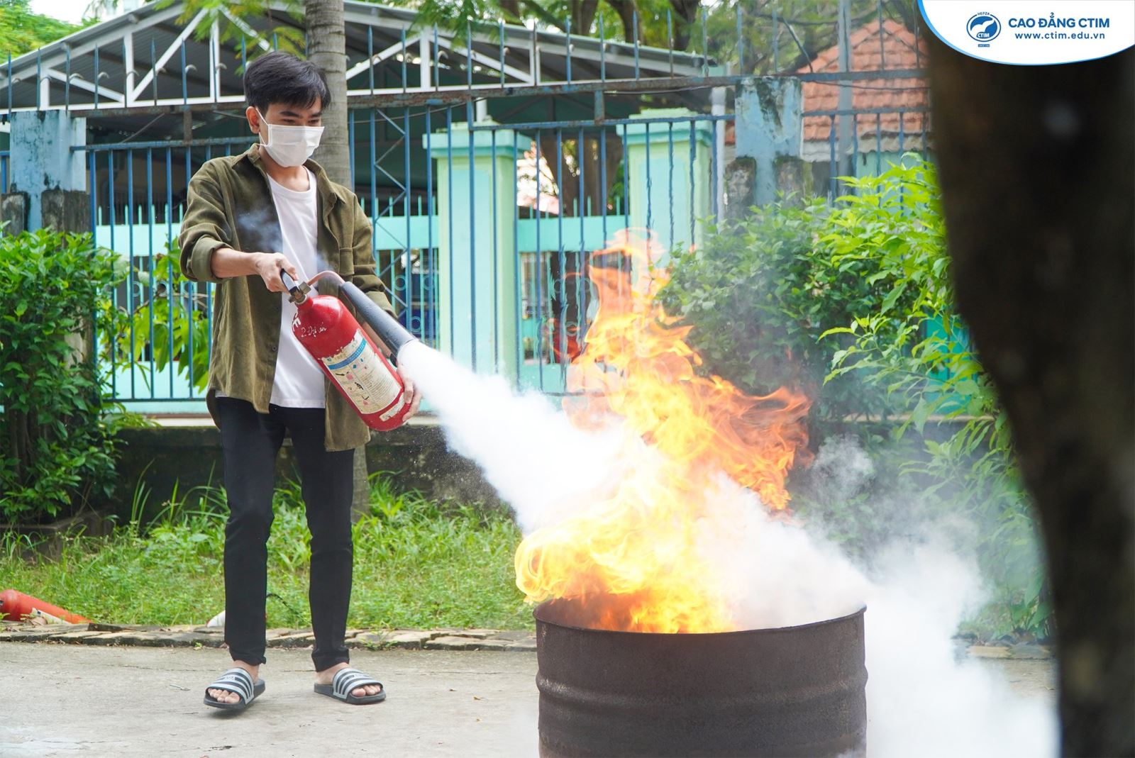sinh-vien-ctim-thuc-hanh-pccc