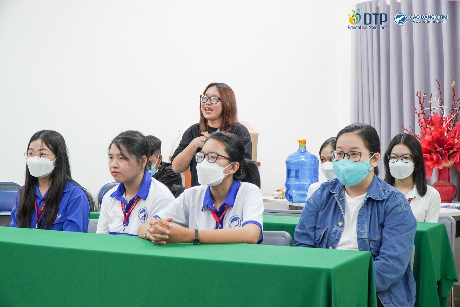 sinh-vien-khoa-ngoai-ngu