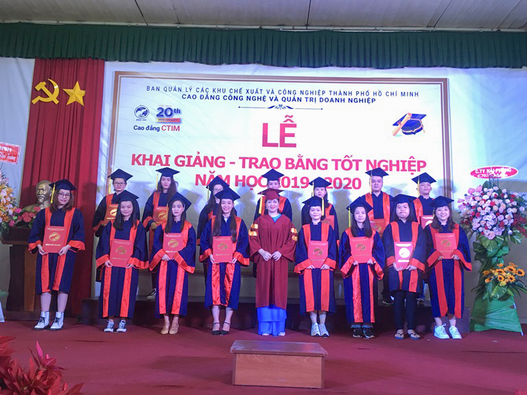 /trao-bang-tot-nghiep