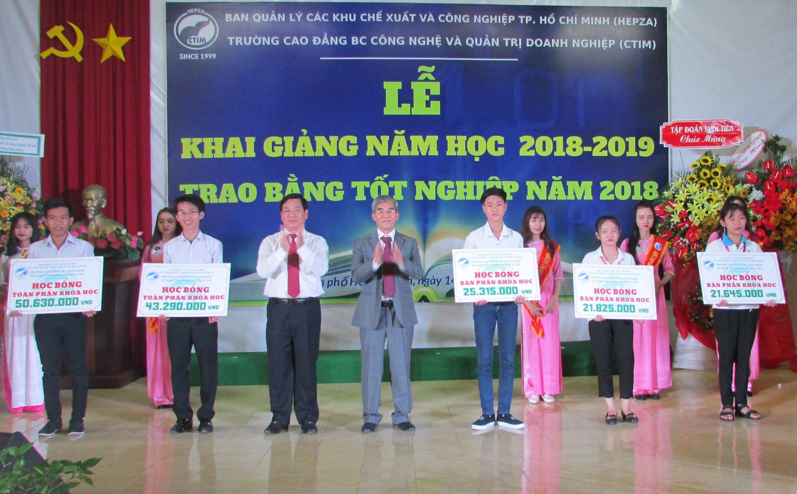 trao-bang-tot-nghiep