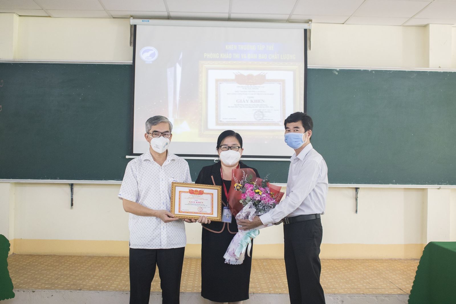 trao-thuong-phong-khao-thi-va-dam-bao-chat-luong